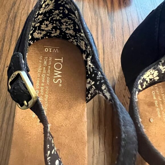 Tom’s wedges. TwoPair of Black Woven Wedge Sandals. Women’s size 10W. - Picture 10 of 16